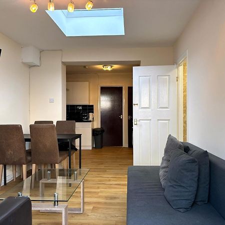 London Deluxe 6 Bedroom House Дагенъм Екстериор снимка