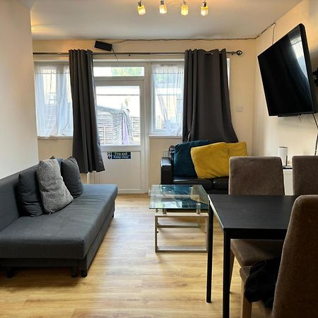 London Deluxe 6 Bedroom House Дагенъм Екстериор снимка