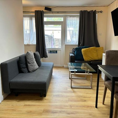 London Deluxe 6 Bedroom House Дагенъм Екстериор снимка