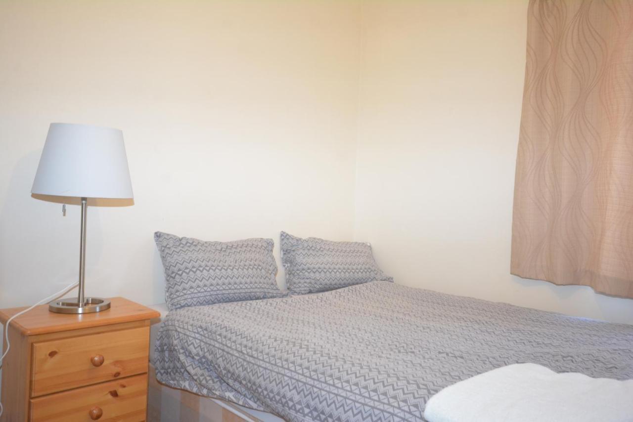 London Deluxe 6 Bedroom House Дагенъм Екстериор снимка