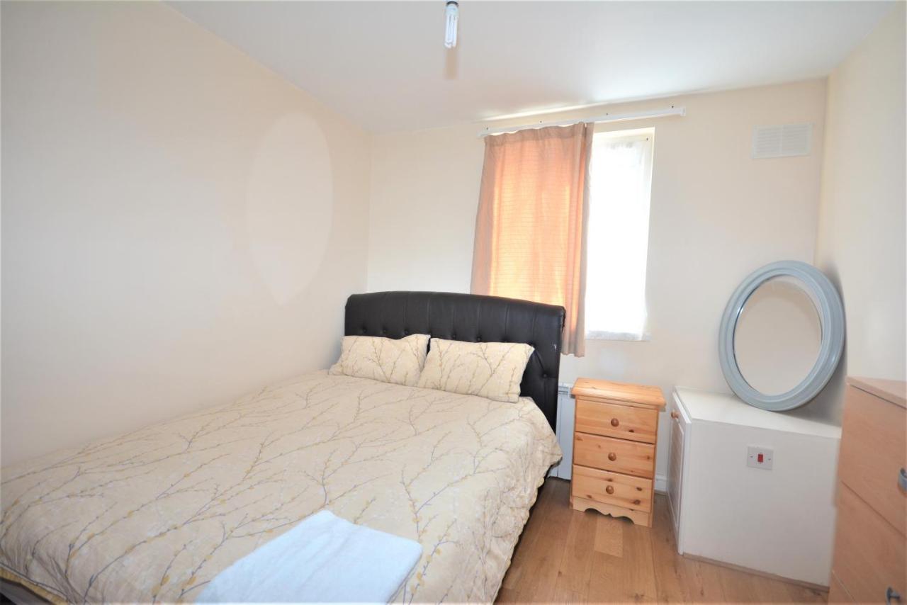 London Deluxe 6 Bedroom House Дагенъм Екстериор снимка
