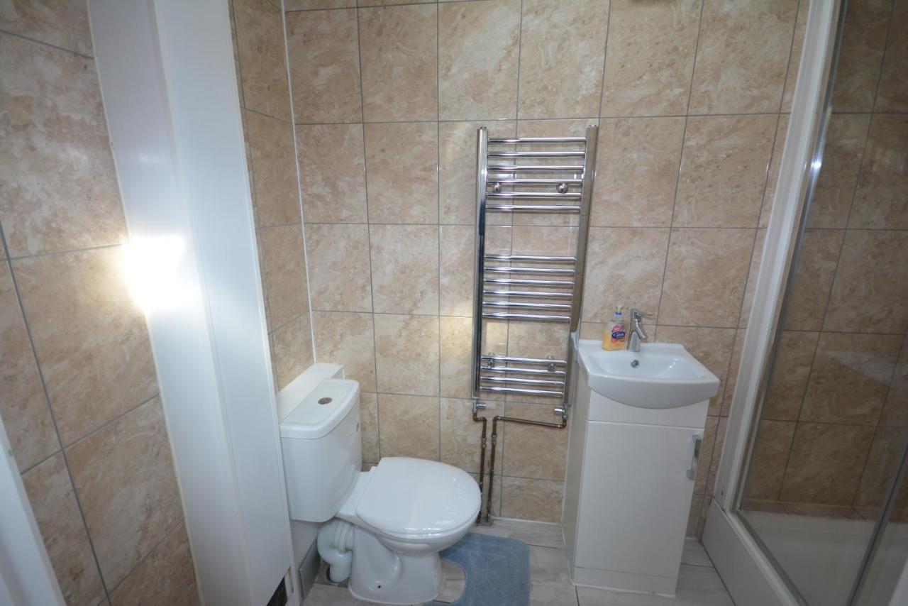 London Deluxe 6 Bedroom House Дагенъм Екстериор снимка