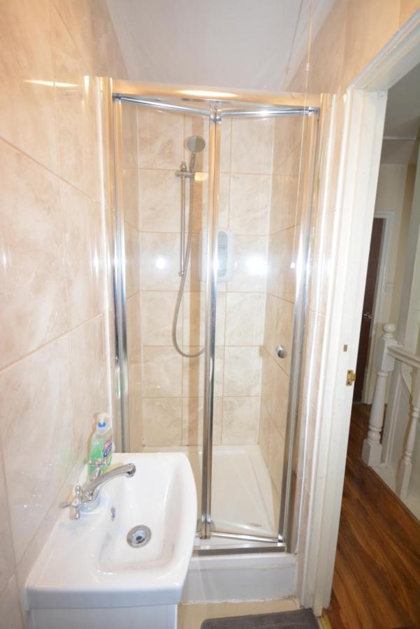 London Deluxe 6 Bedroom House Дагенъм Екстериор снимка