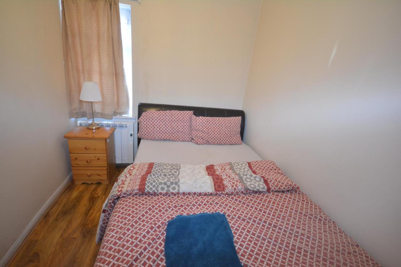 London Deluxe 6 Bedroom House Дагенъм Екстериор снимка