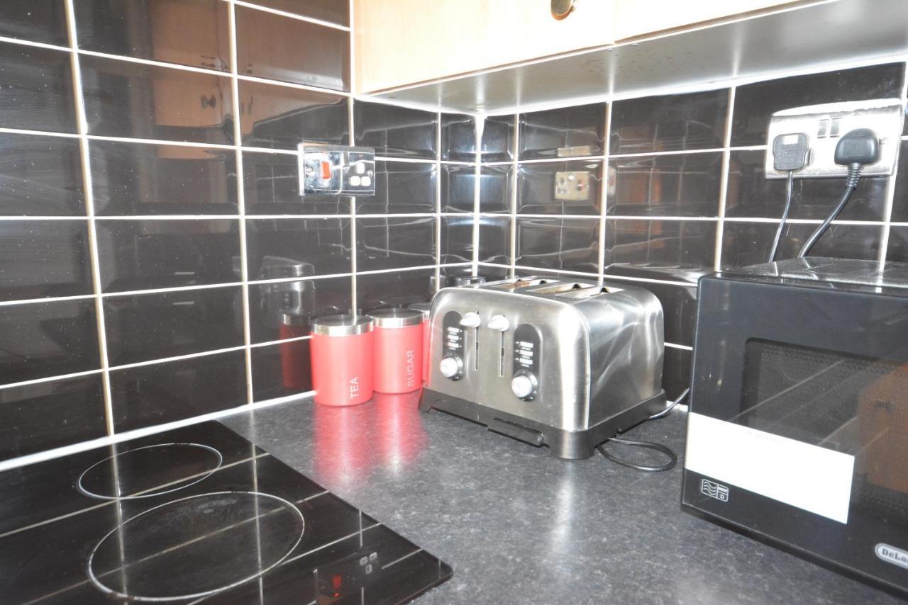 London Deluxe 6 Bedroom House Дагенъм Екстериор снимка