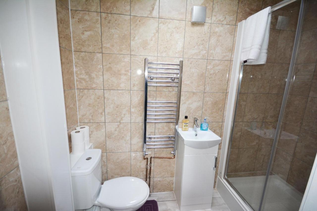 London Deluxe 6 Bedroom House Дагенъм Екстериор снимка