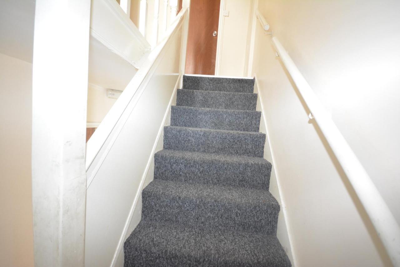 London Deluxe 6 Bedroom House Дагенъм Екстериор снимка