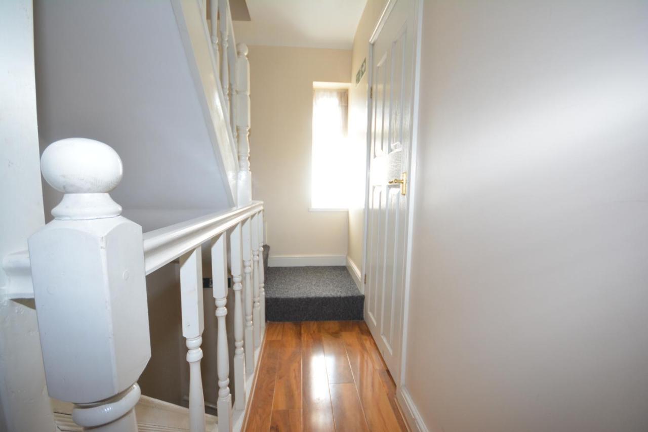 London Deluxe 6 Bedroom House Дагенъм Екстериор снимка