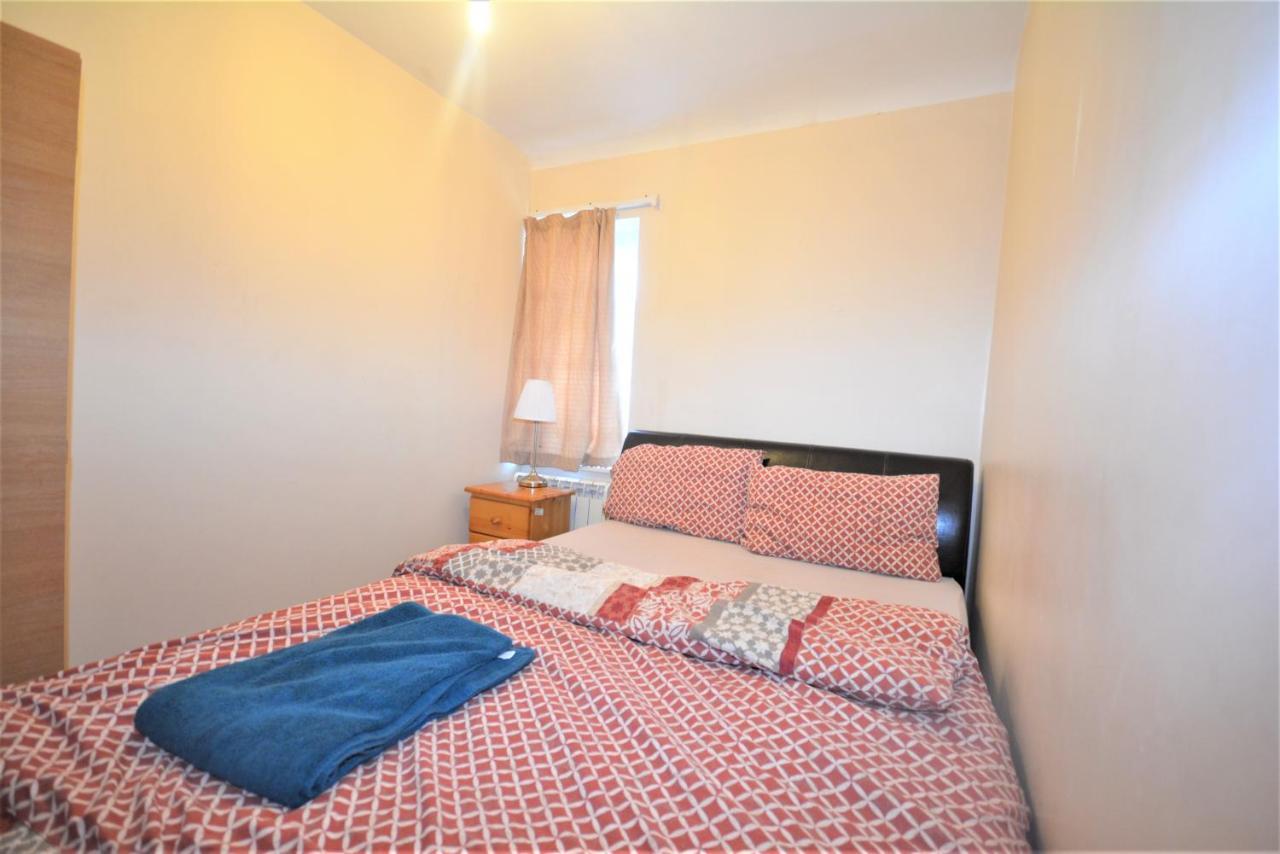 London Deluxe 6 Bedroom House Дагенъм Екстериор снимка