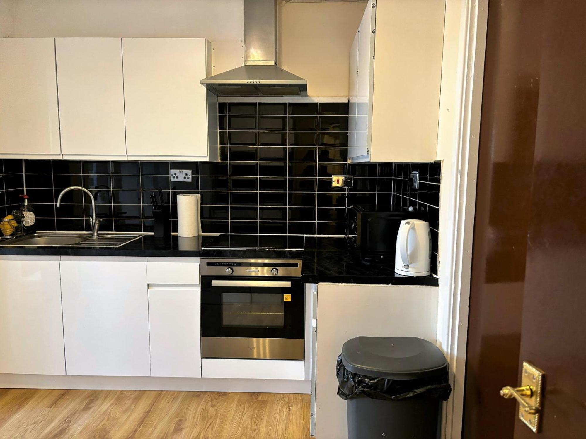 London Deluxe 6 Bedroom House Дагенъм Екстериор снимка