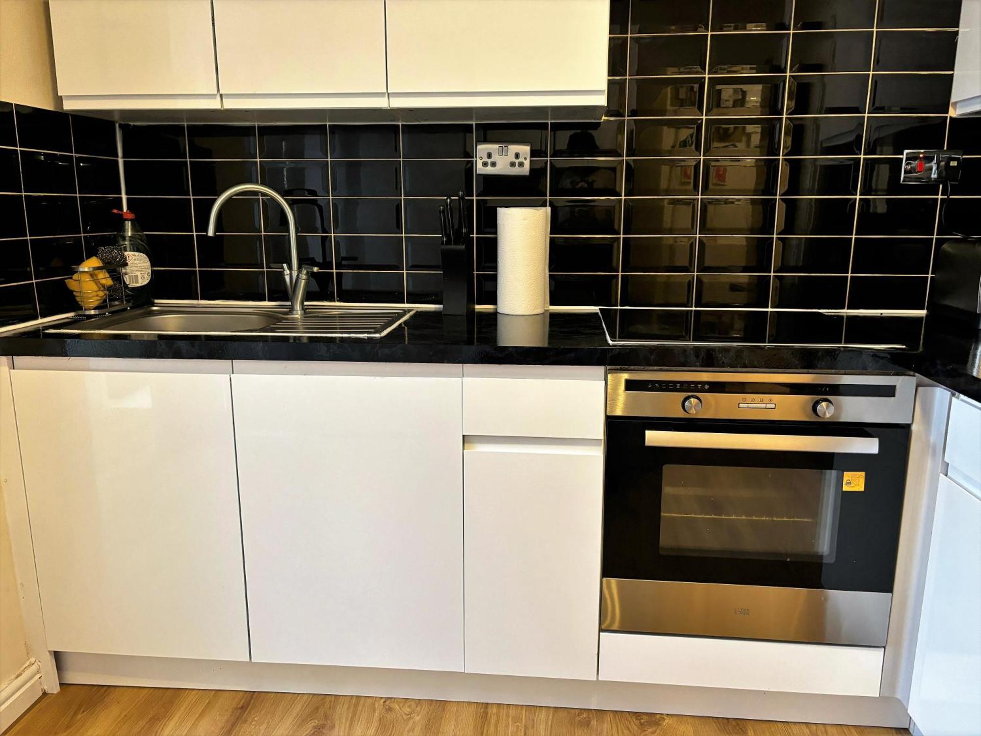 London Deluxe 6 Bedroom House Дагенъм Екстериор снимка