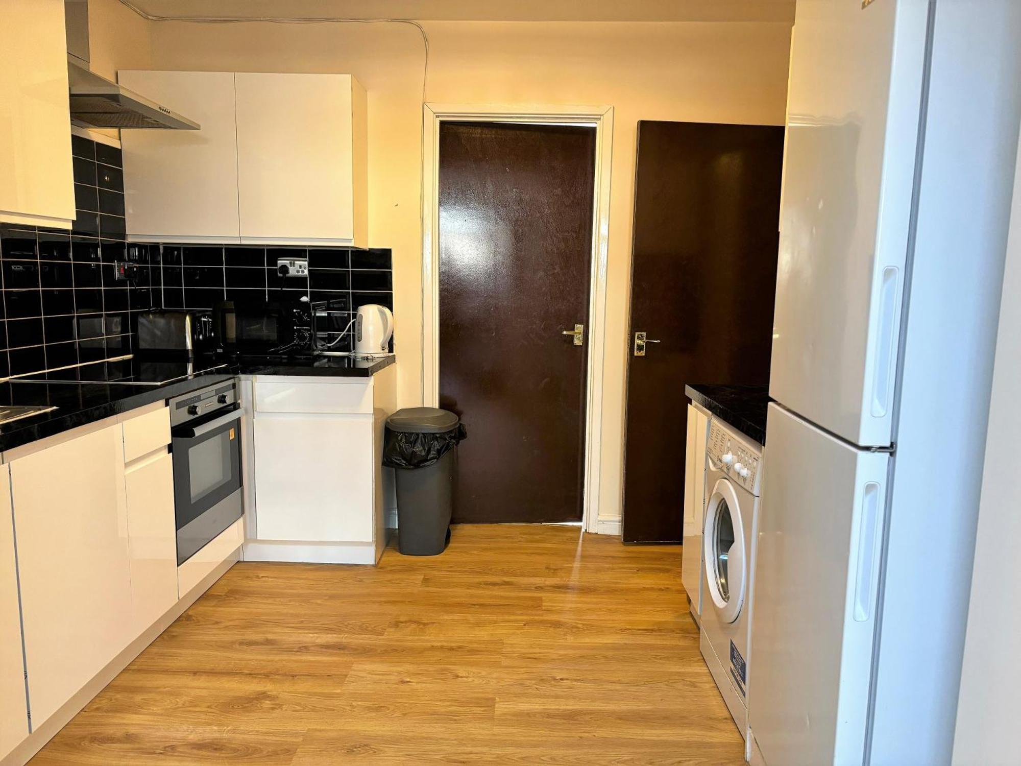 London Deluxe 6 Bedroom House Дагенъм Екстериор снимка