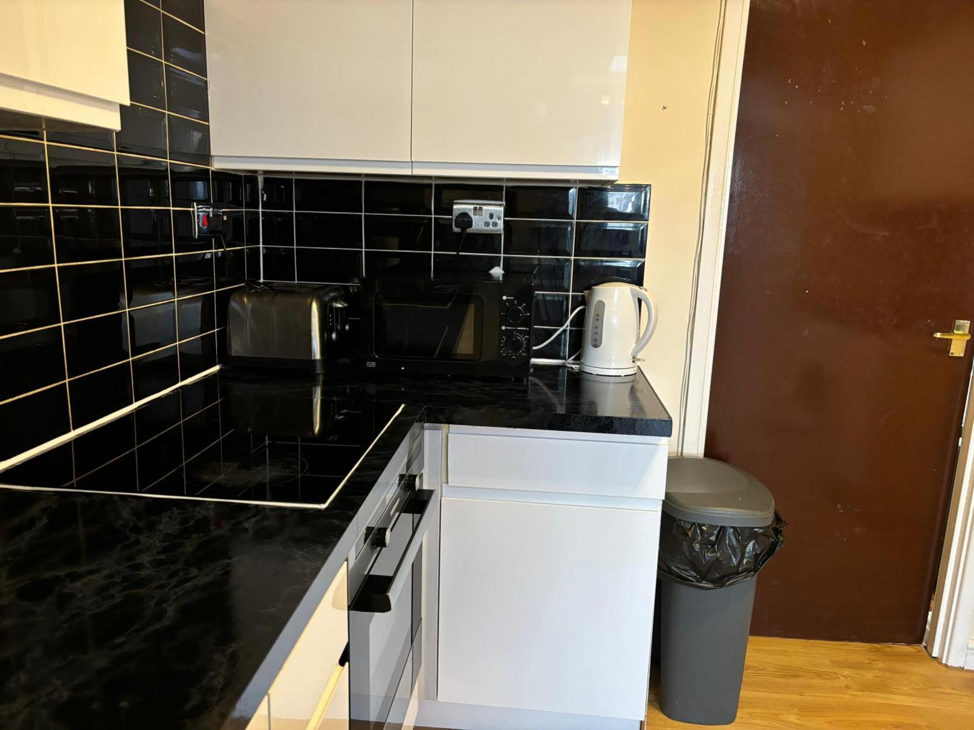 London Deluxe 6 Bedroom House Дагенъм Екстериор снимка