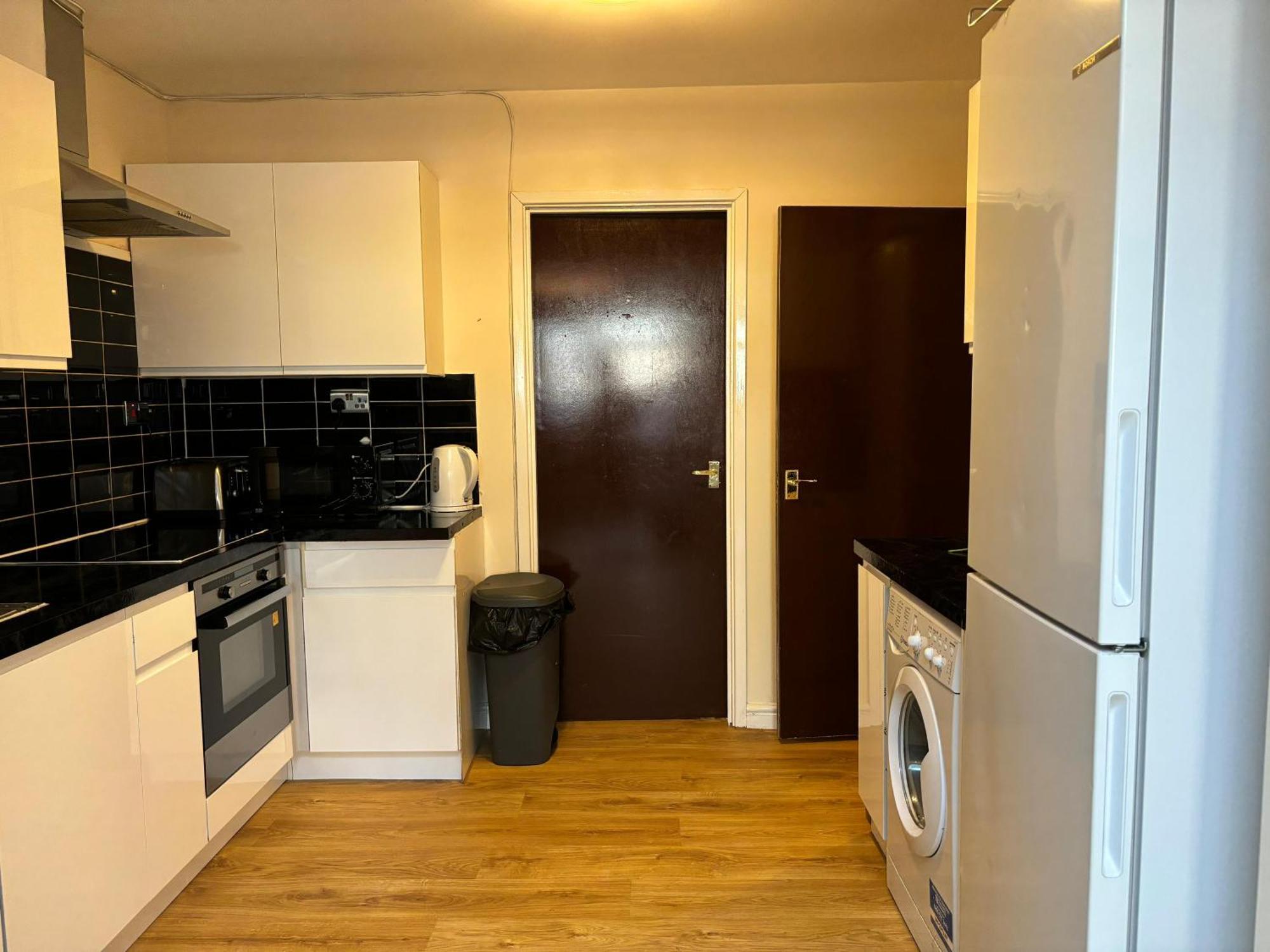 London Deluxe 6 Bedroom House Дагенъм Екстериор снимка